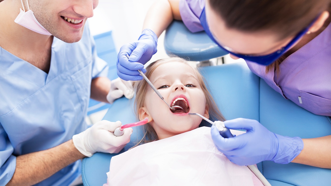 درمان مشکل دندان کودک توسط دندانپزشک